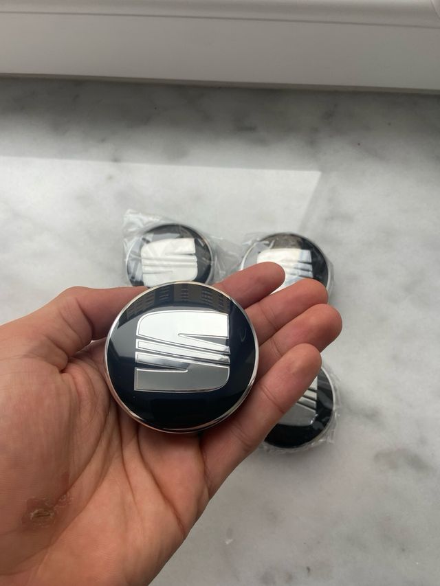 4 Tapabujes Seat 63mm Negro Plata 1P0601165