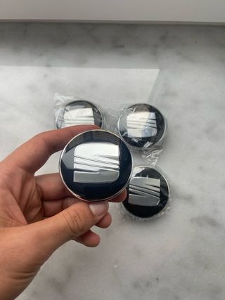 4 Tapabujes Seat 63mm Negro Plata 1P0601165