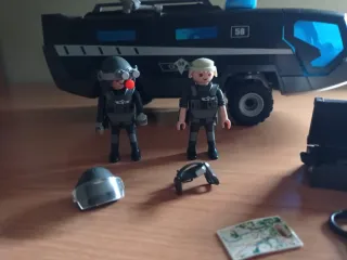 Playmobil Coche Policia y Figuras