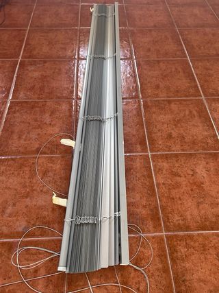 Venecianas de aluminio. Tengo 2, el precio es de 1