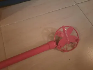 Barra de cortina rosa con terminal de mariposa