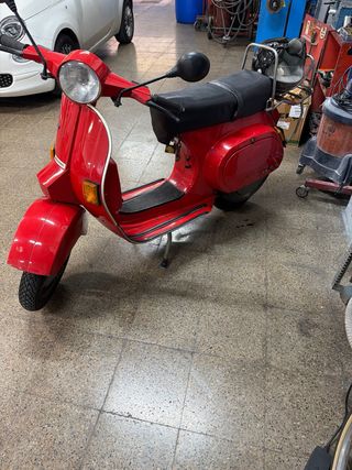 Vespa PK 75 Roja