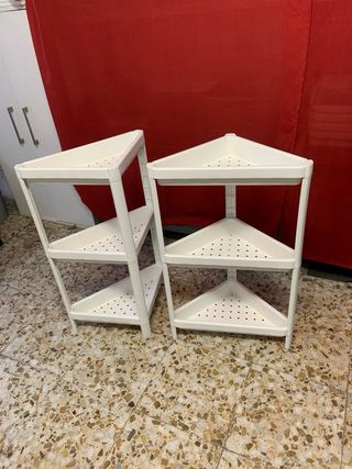 Complementos para baño, tonos beige y blanco.