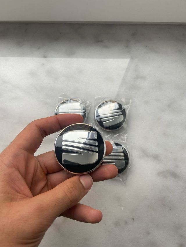 4 Tapabujes Seat 56mm Negro Plata