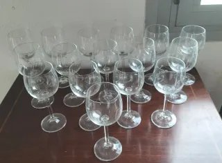 Colección copas vino vidrio tallado