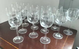 Colección copas vino vidrio tallado