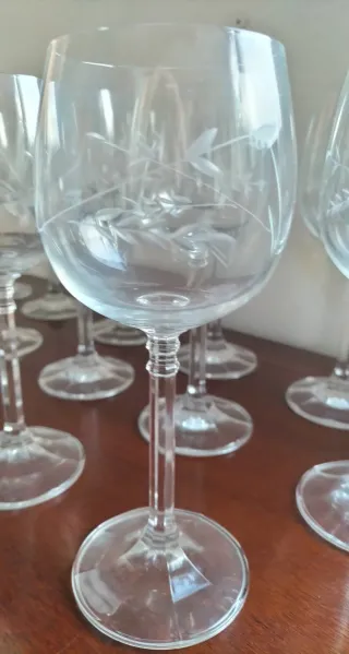 Colección copas vino vidrio tallado