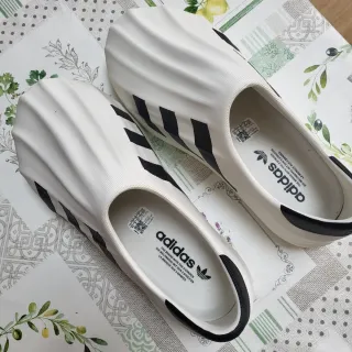 Zapatillas Adidas Originales Blancas Negras Nuevas