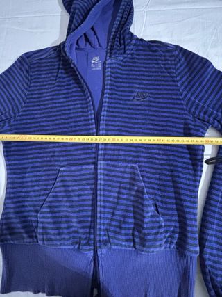 Felpa Nike a righe blu e nero in pile caldissimo