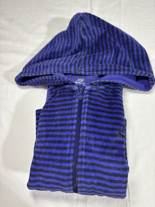 Felpa Nike a righe blu e nero in pile caldissimo