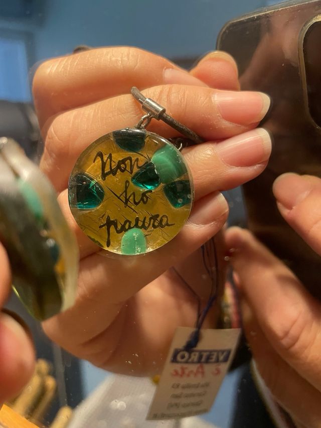 Ciondolo rotondo oro e verde