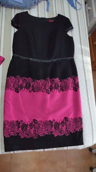 Vestido negro y fucsia con encaje