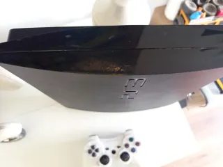 Consola PS3 Slim Negra + Mando Blanco