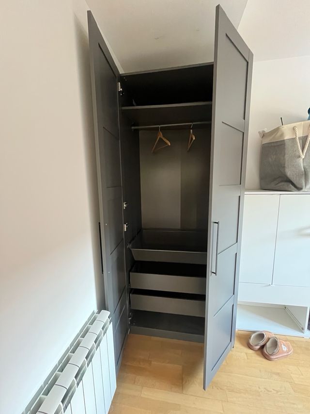 Armario de madera gris 2 puertas