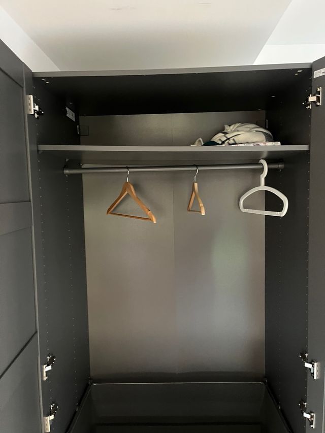 Armario de madera gris 2 puertas