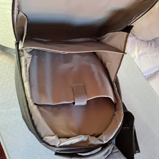 Mochila semi rígida plateada