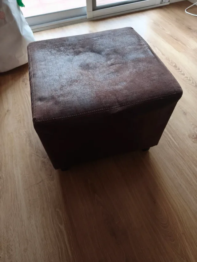 Puf marrón efecto piel