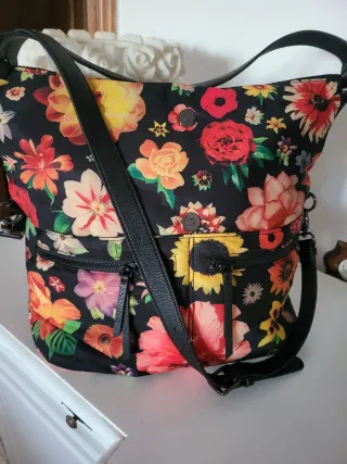 Bolso Desigual floral negro multicolor zara Guess