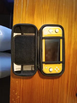 Nintendo Switch Lite Amarillo