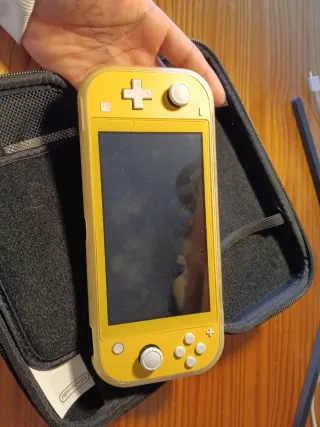 Nintendo Switch Lite Amarillo
