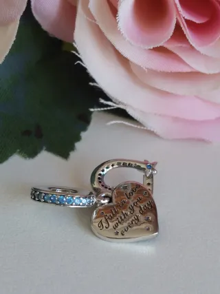 Pandora Corazón Azul y Estrellas