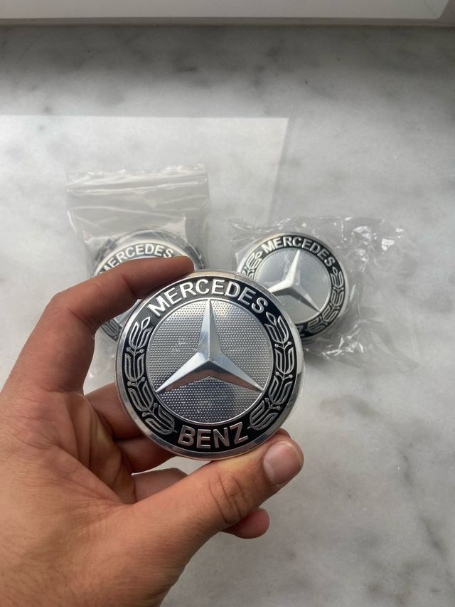 4 Tapabujes Mercedes Benz 75mm Negro Plata