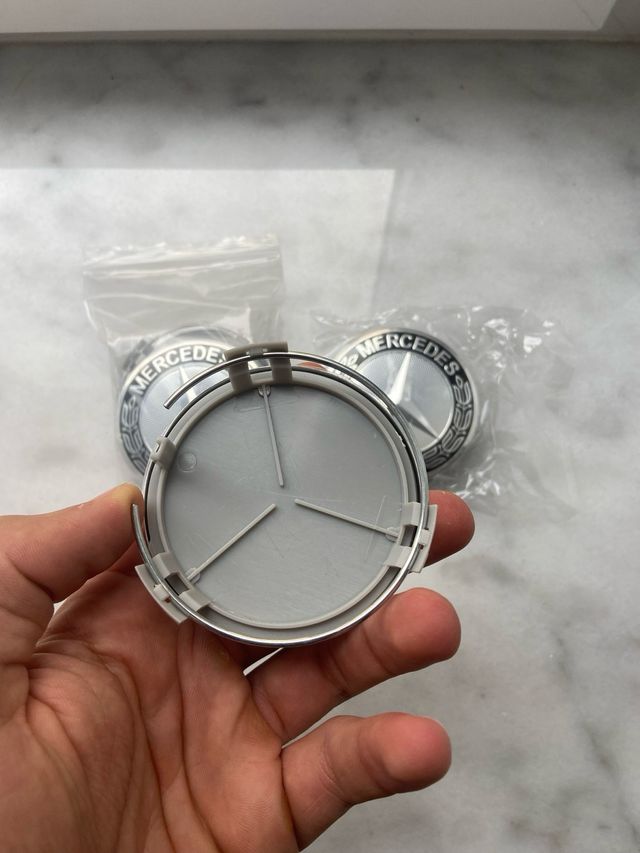 4 Tapabujes Mercedes Benz 75mm Negro Plata