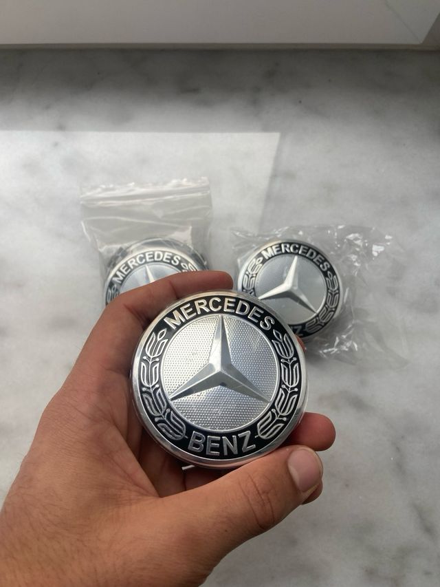 4 Tapabujes Mercedes Benz 75mm Negro Plata
