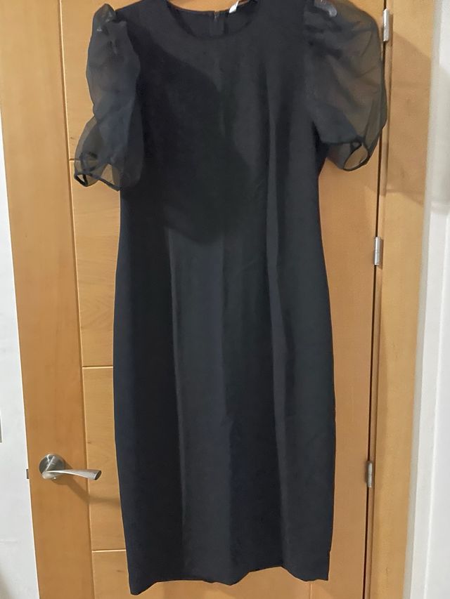 Vestido negro fiesta manga abullonada