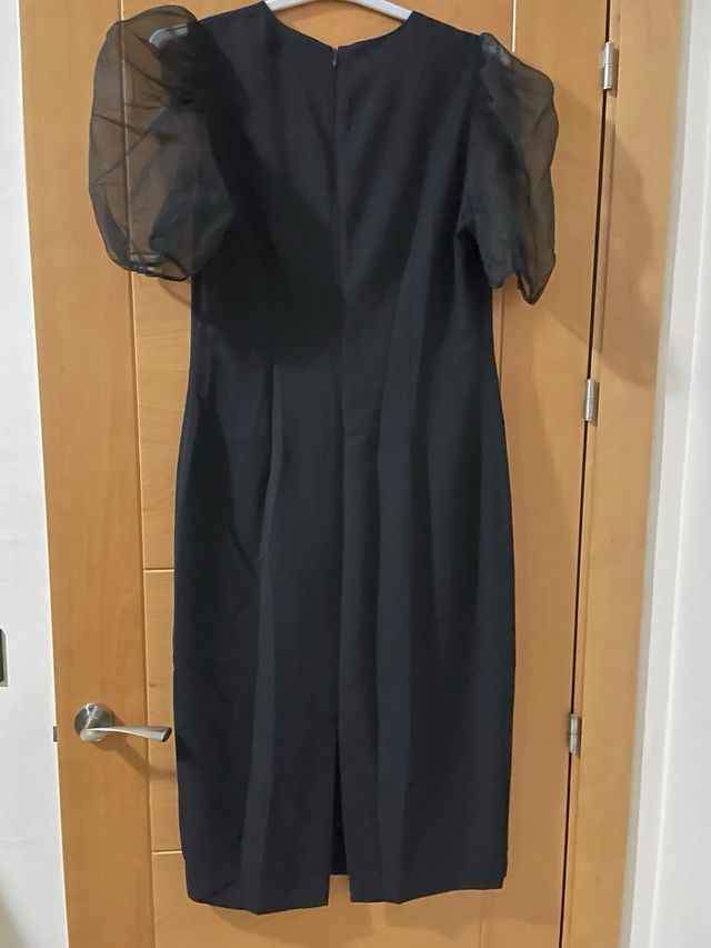 Vestido negro fiesta manga abullonada