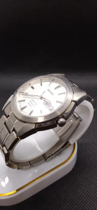 Reloj Seiko Sapphire Titanium 100M
