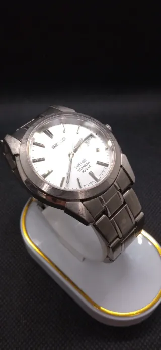 Reloj Seiko Sapphire Titanium 100M