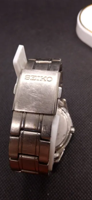 Reloj Seiko Sapphire Titanium 100M
