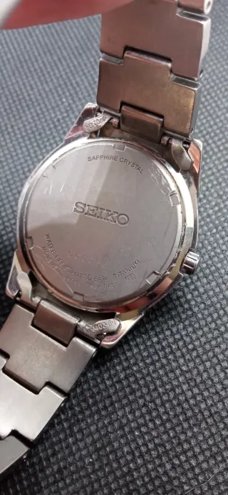 Reloj Seiko Sapphire Titanium 100M