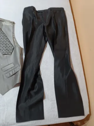 Traje de novio chaleco y corbata