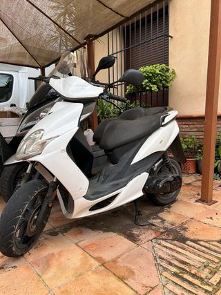Moto Yamaha Jog RR Blanca