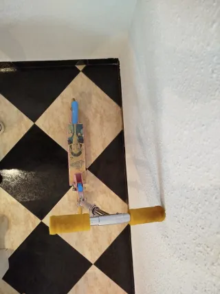 Patinete infantil rosa con ruedas amarillas