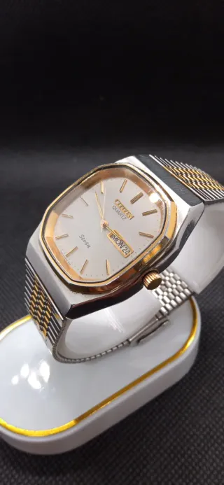 Reloj Citizen Quartz Oro y Plata