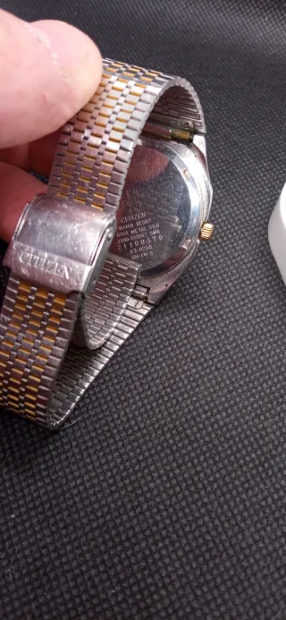 Reloj Citizen Quartz Oro y Plata