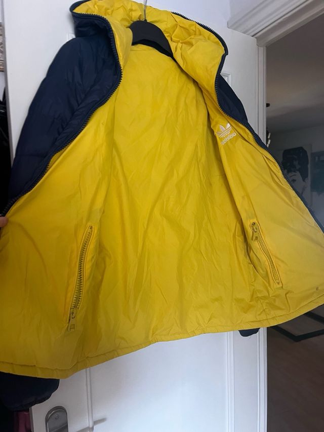Plumífero Adidas reversible azul y amarillo T.M