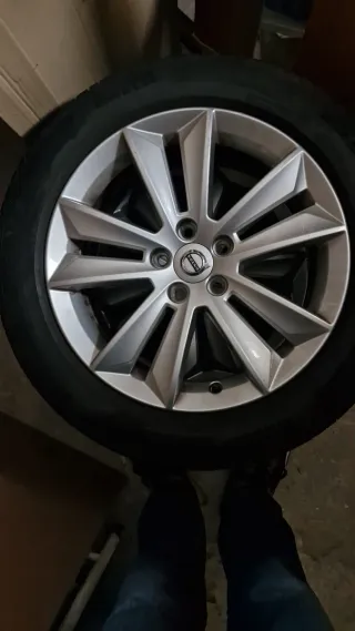 Llantas Volvo - Ford S60/V60 17" con neumatico 90%