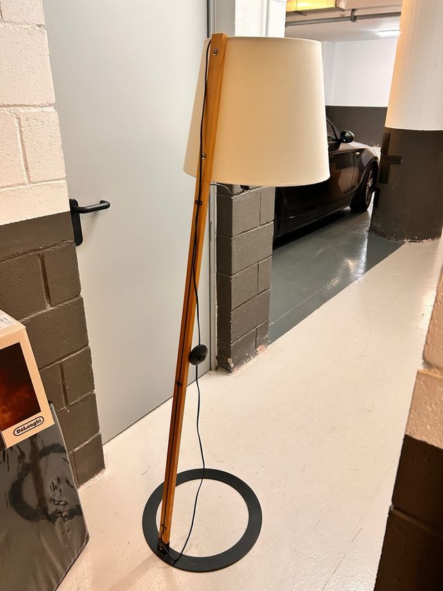 Lámpara de pie madera y metal