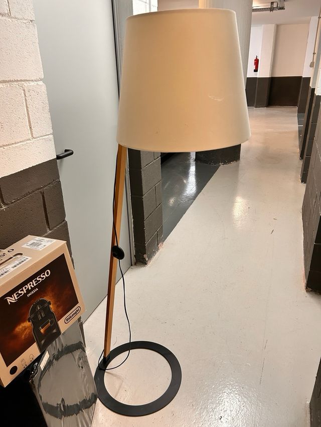 Lámpara de pie madera y metal