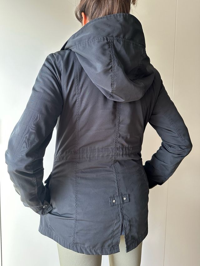 Parka negra larga de Abercrombie & Fitch