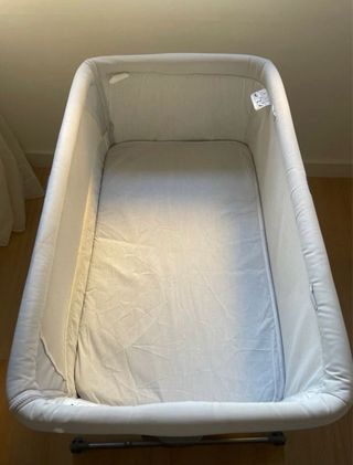 Cuna colecho Chicco next to me