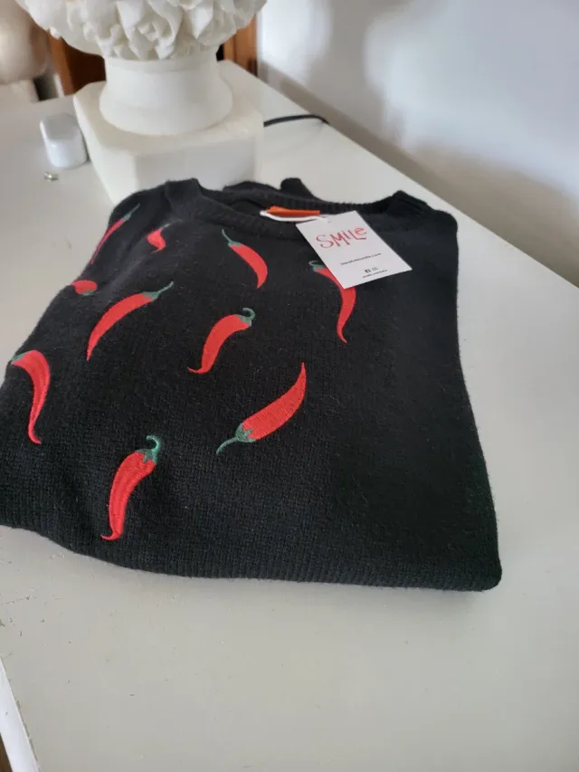 Jersey SMILE Negro con Pimientos Rojos zara Berska