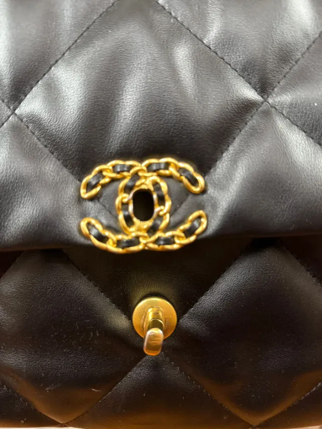 Bolso Chanel Negro Dorado
