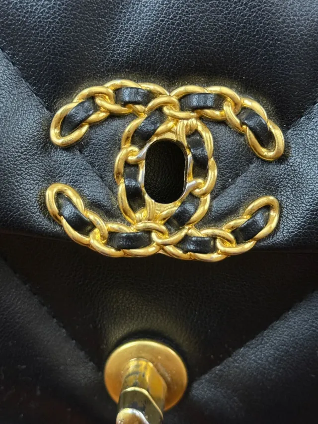 Bolso Chanel Negro Dorado