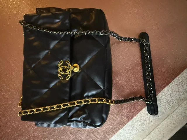 Bolso Chanel Negro Dorado