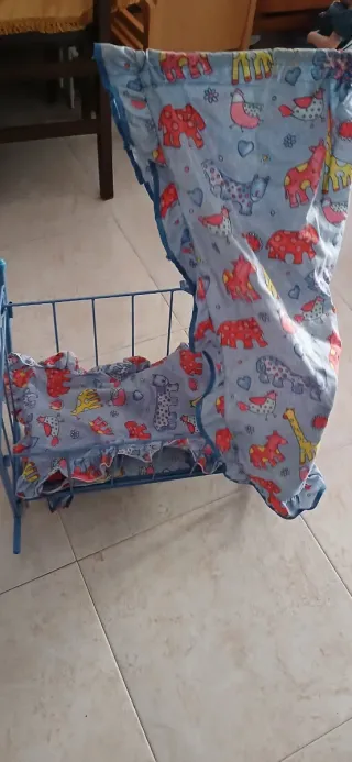 Cuna de muñecas con estampado de animales